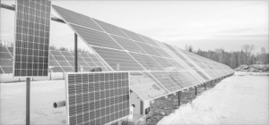 阿拉斯加冰天雪地中的太阳能发电设施。来源：BBC