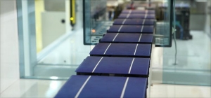 在很大程度上，晶澳太阳能和晶科能源已重新定位为p型单晶 PERC电池生产商，天合光能正处于变化当中，而阿特斯仍然是多晶的忠实拥护者。