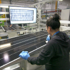 东芝公司位于日本福岛的氢能研究基地正在探索太阳能在氢气电解中的应用。